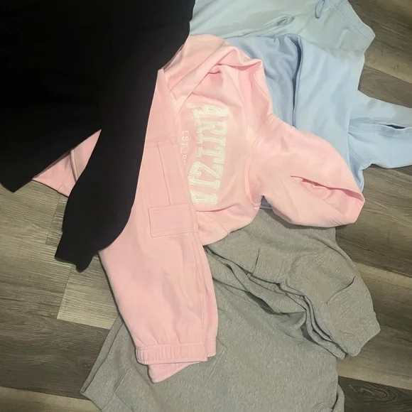 Aritzia sets - Picture 2 of 7